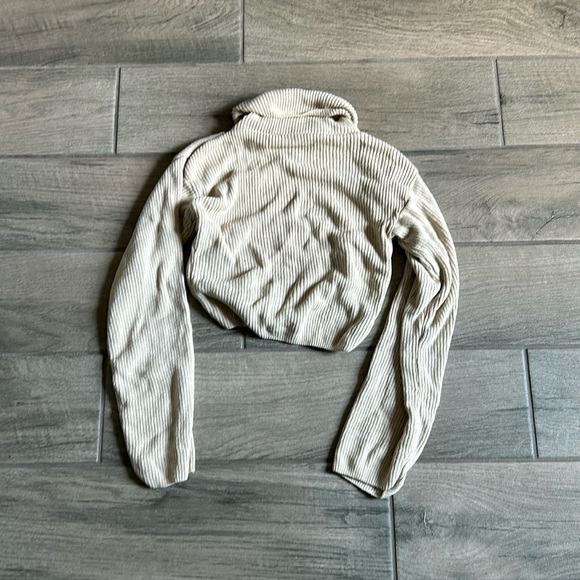 Cropped ribbed sweater with turtleneck - Picture 1 of 4